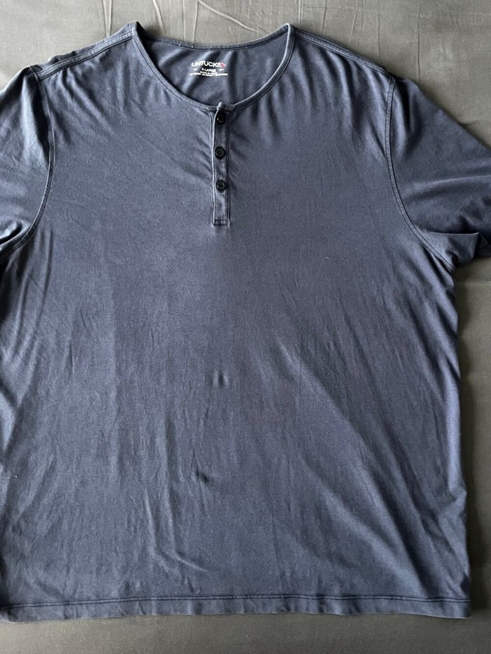 UNTUCKit - "Glera" Short-Sleeve Henley Shirt (US XL)